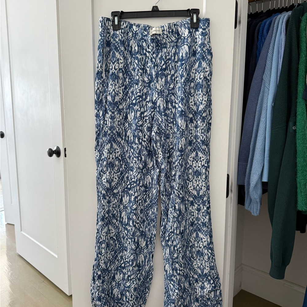 Abercrombie & Fitch Blue and White Wide Leg Crinkle Pants